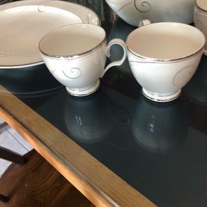 Noritake platinum wave porcelain dinner set